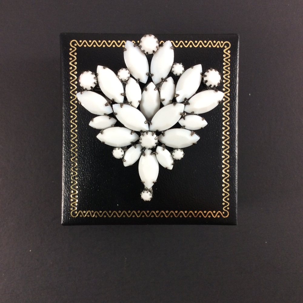 White Floral Cluster Brooch - Women Jewelry